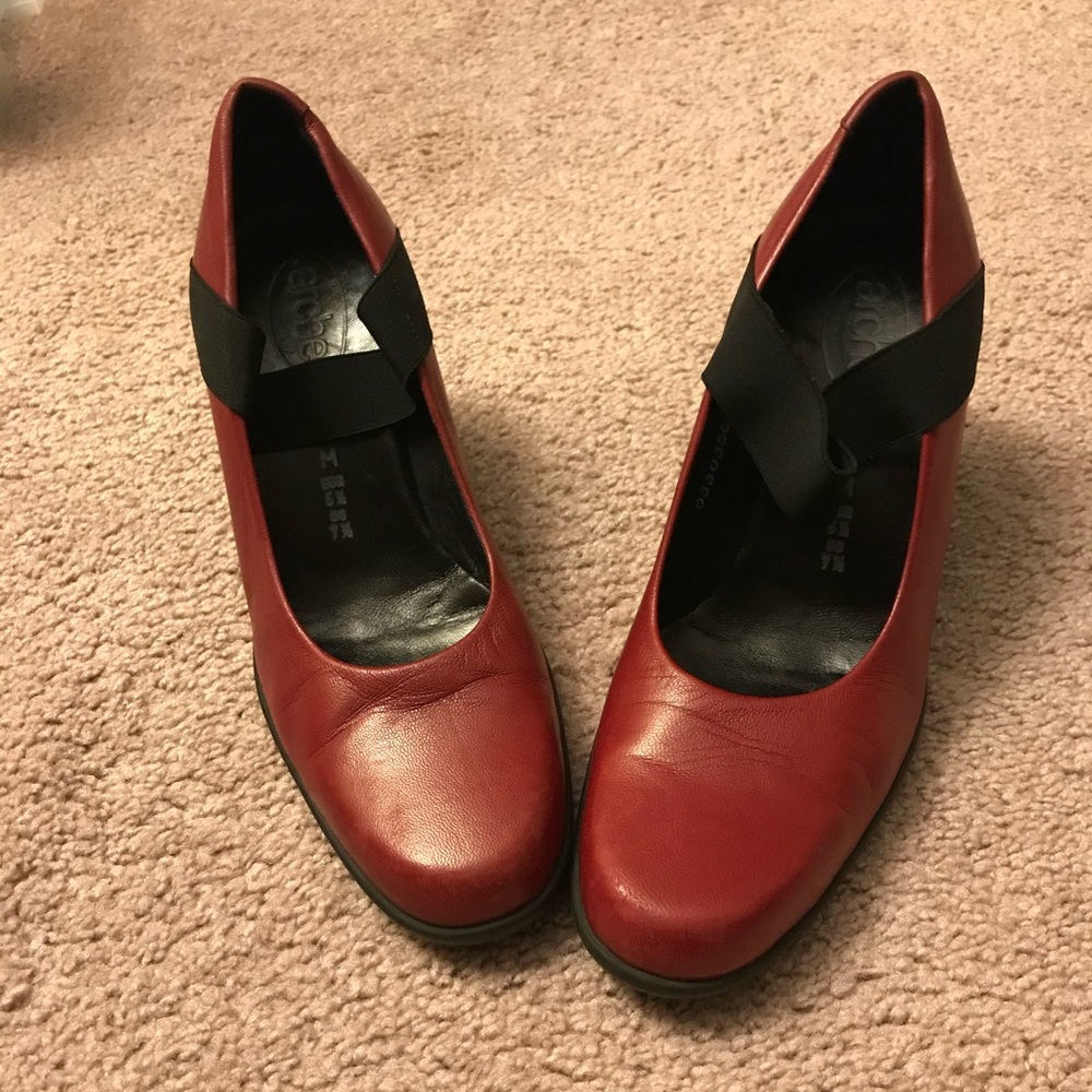 Red Arche wedges